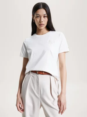 Camiseta moderna com bordado de monograma TH