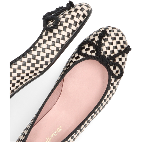 Pretty Ballerinas - Gretschen Negro