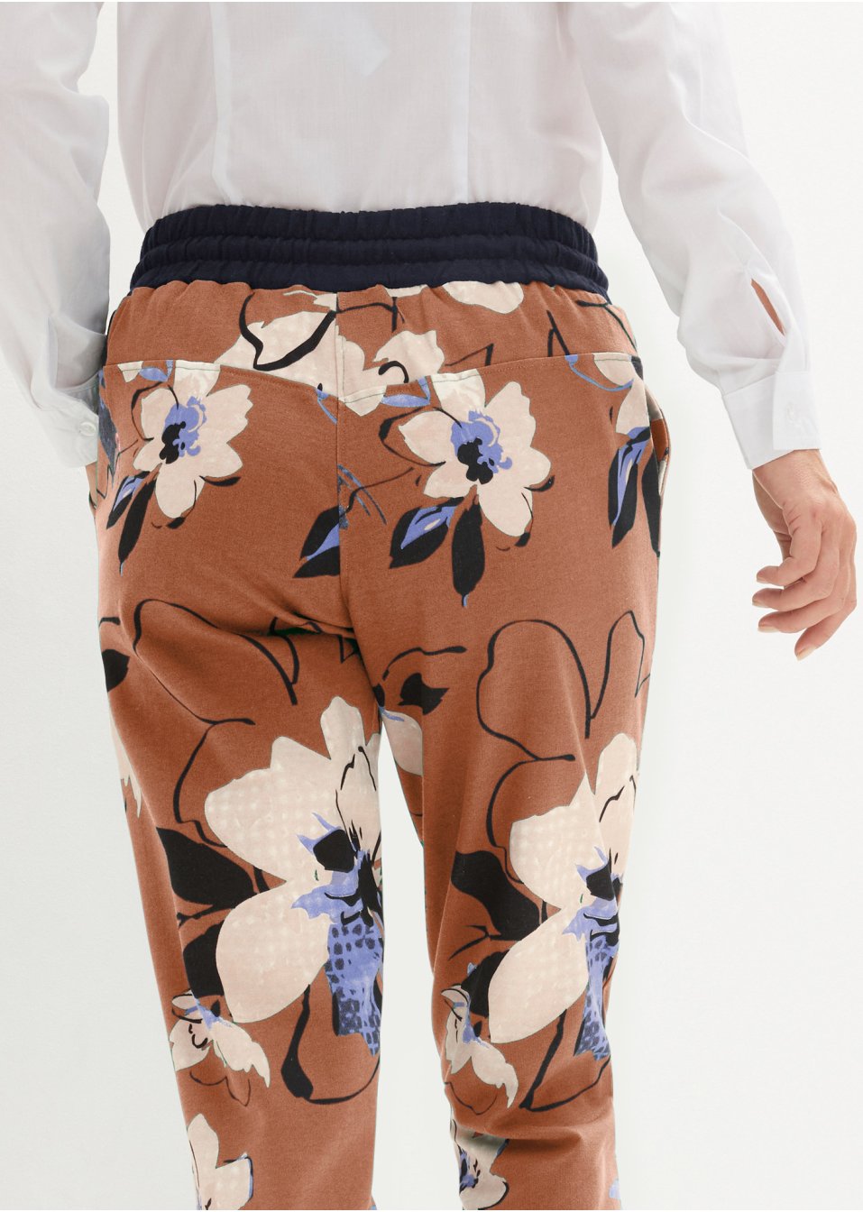 Pantalon sweat à imprimé floral