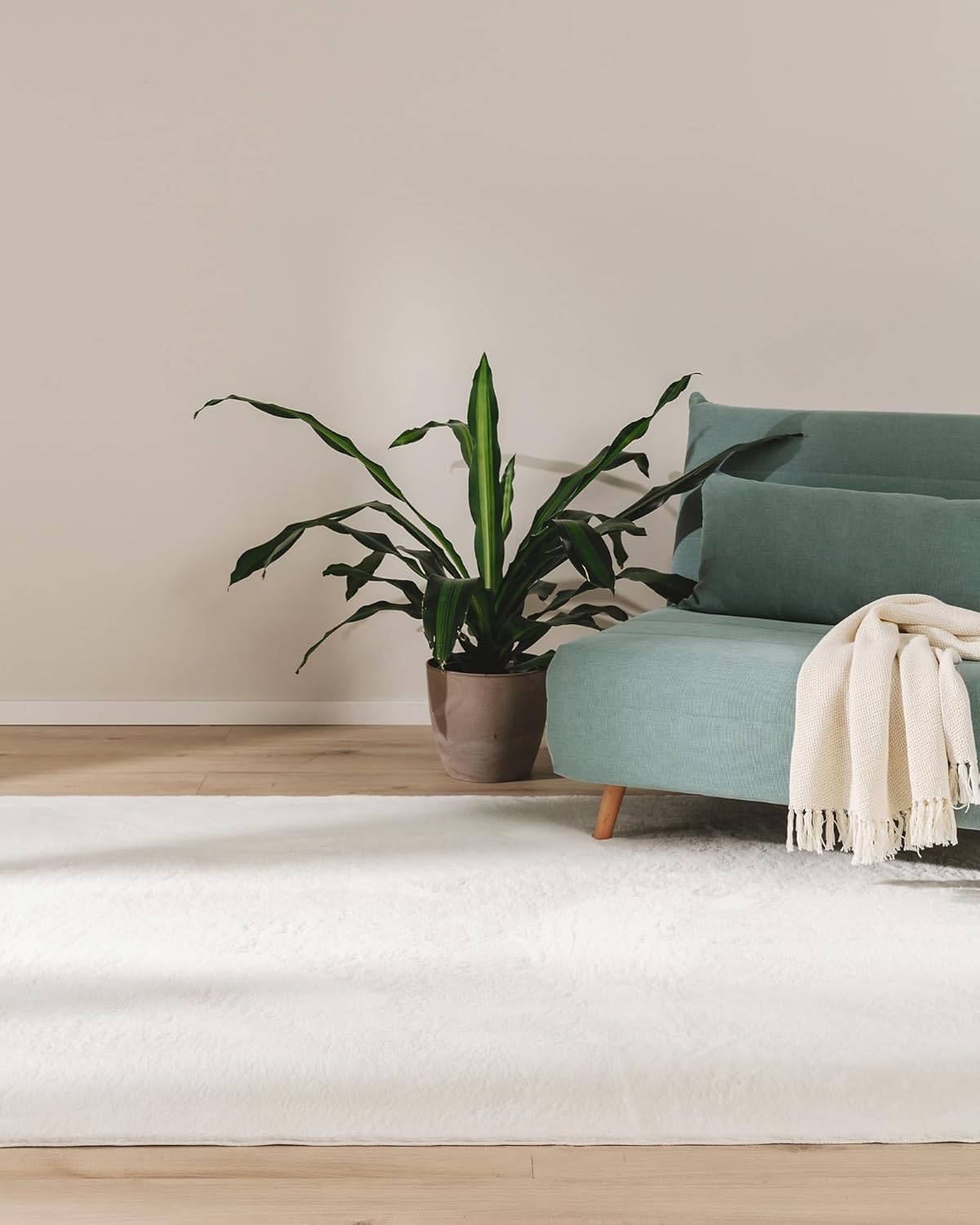 benuta Basic Kunstfaser Fellteppich Furry - Creme 200x290 cm - Weicher Wohnzimmerteppich - Anti-Rutsch-Rückseite - Waschbar - Für Fußbodenheizung geeignet