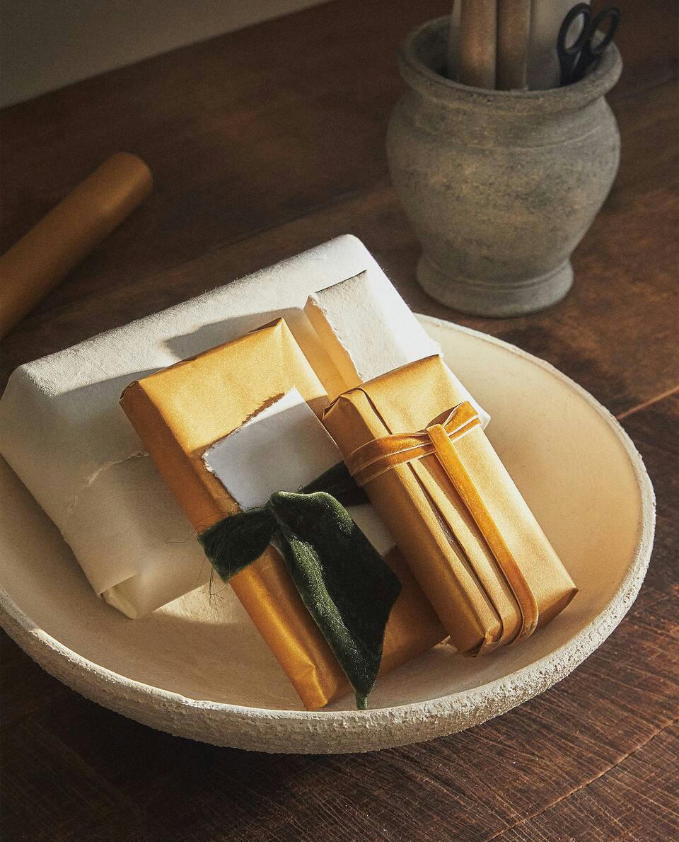 PAPEL DE EMBRULHO DE NATAL DOURADO