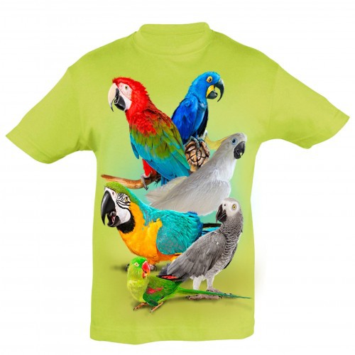 Camiseta infantil verde com estampa de família de papagaios.