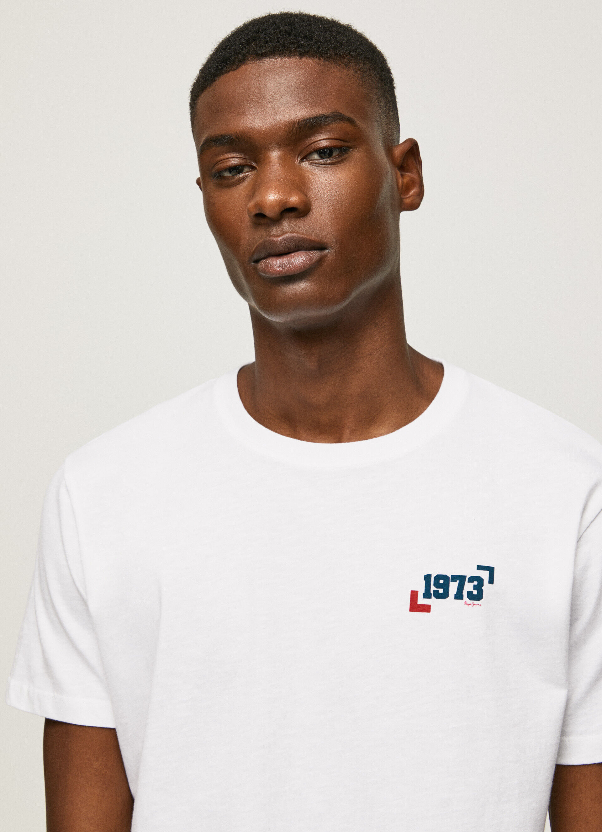 CAMISETA DE ALGODÃO COM LOGOTIPO 1973 - branca