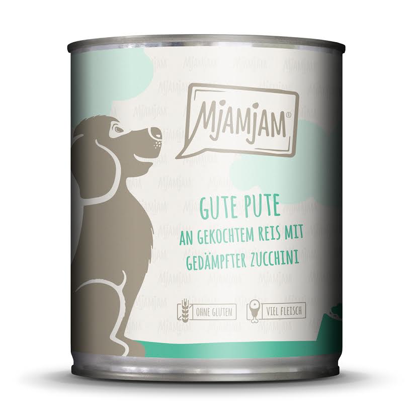 gute Pute an gekochtem Reis mit gedämpfter Zucchini