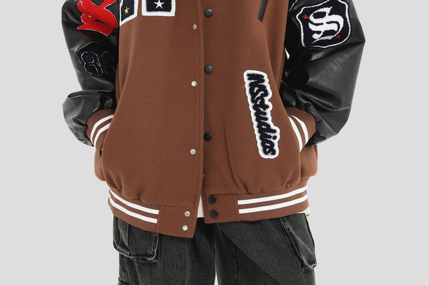 Banash - Baseballjack met knoopjes en letterapplicatie