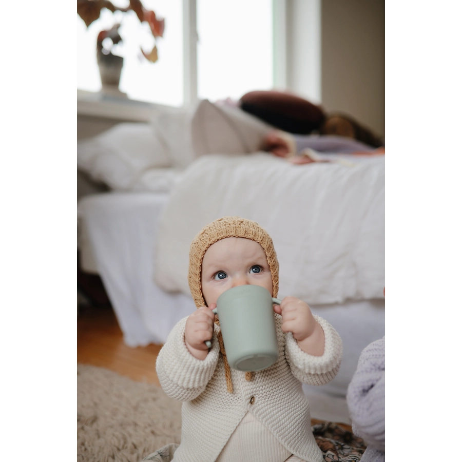 mushie Schnabeltasse sage