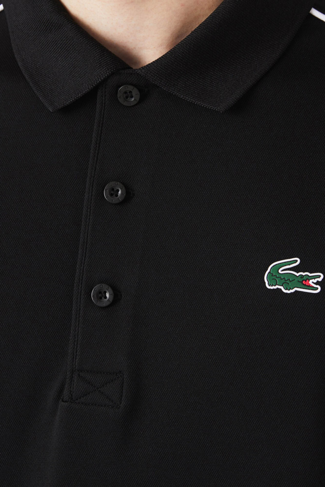 Camisa polo com detalhes contrastantes nos ombros e punhos - Preta
