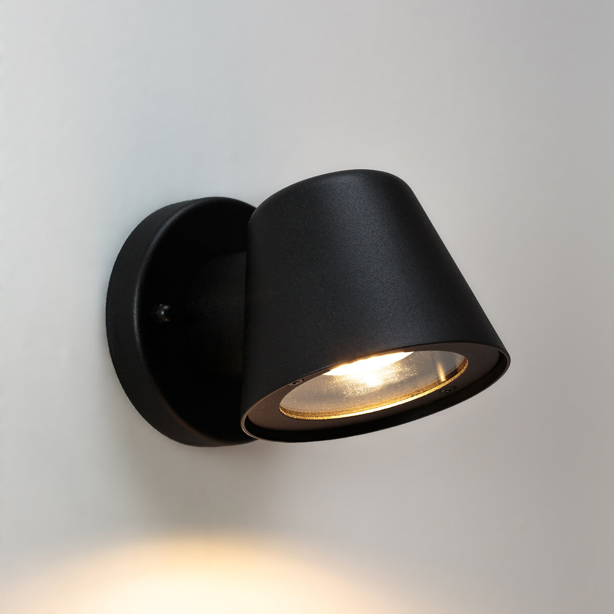AM.PM<br>Luminária de parede Tobison para interiores/exteriores