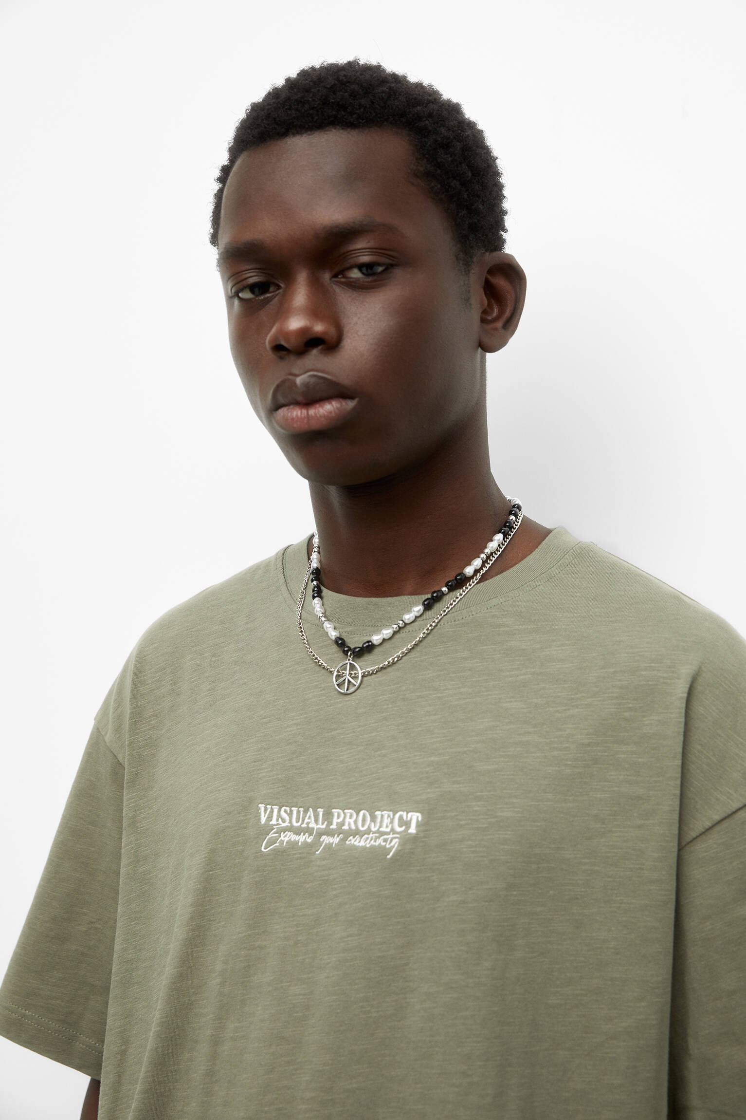 CAMISETA ESTRUTURADA DE MANGA CURTA COM TEXTO - CÁQUI