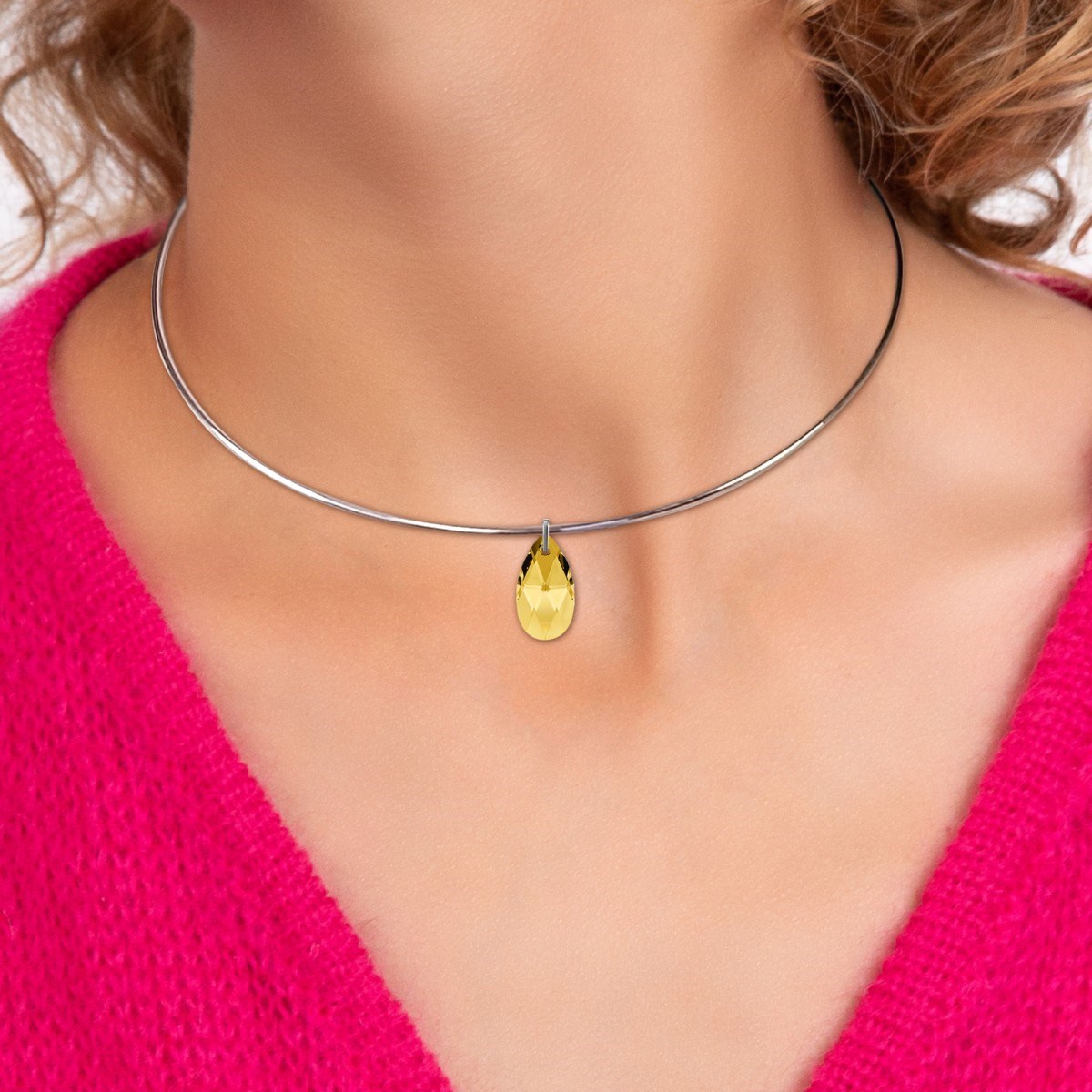 Collier ras de cou orné de Cristaux scintillants