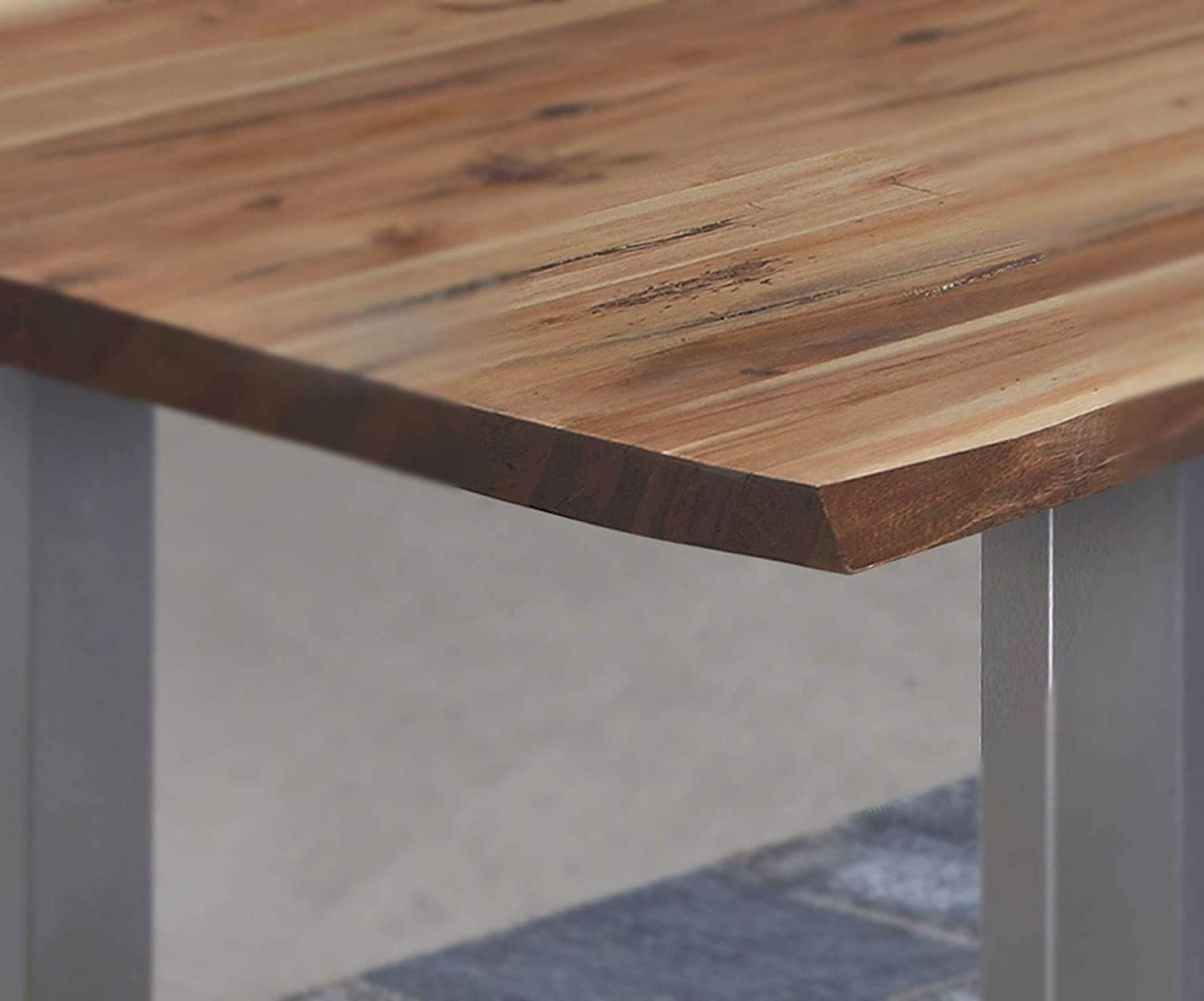SAM Baumkantentisch 80x80 cm Mephisto, Akazienholz massiv + naturfarben lackiert, Esstisch mit Silber lackiertem U-Gestell, Esszimmertisch/Holztisch, Tischplatte 26 mm