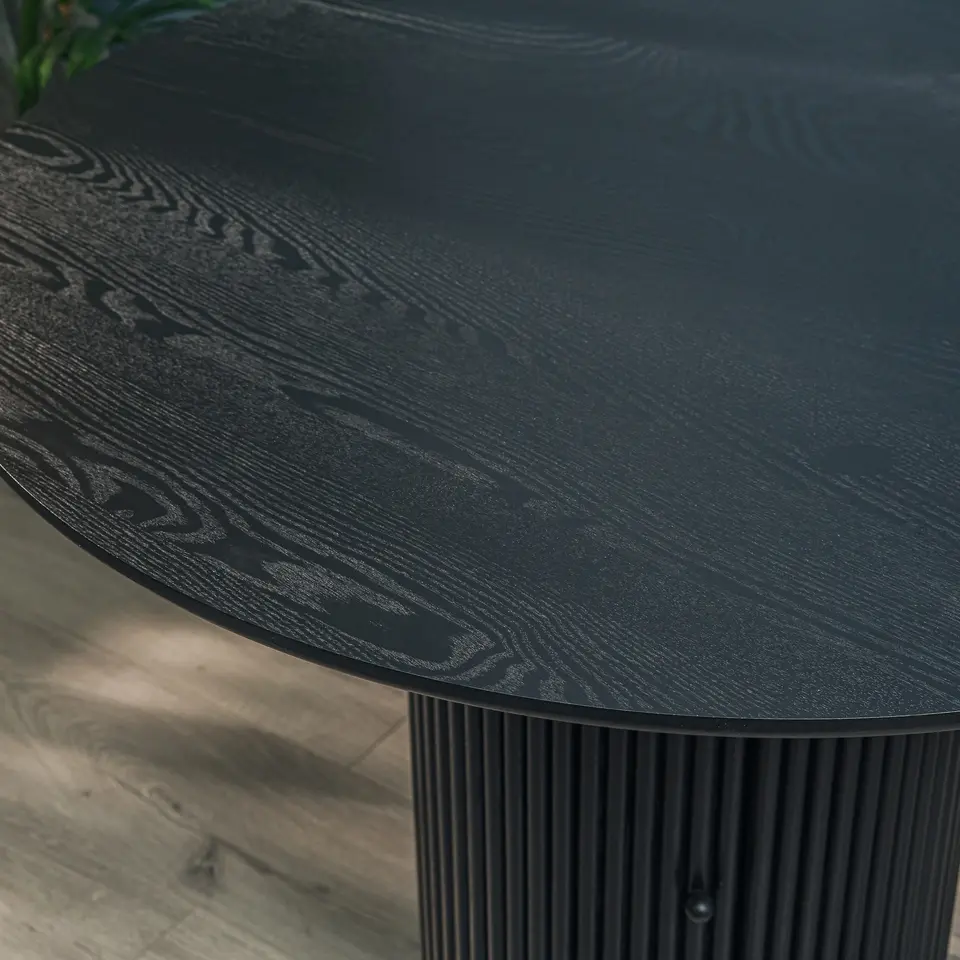 Eettafel voor 4 personen van massief grenen D90