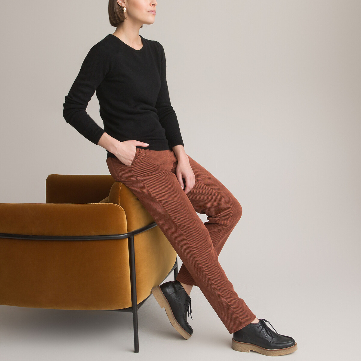 ANNE WEYBURN<br>Suéter de gola redonda em malha fina e muito macia