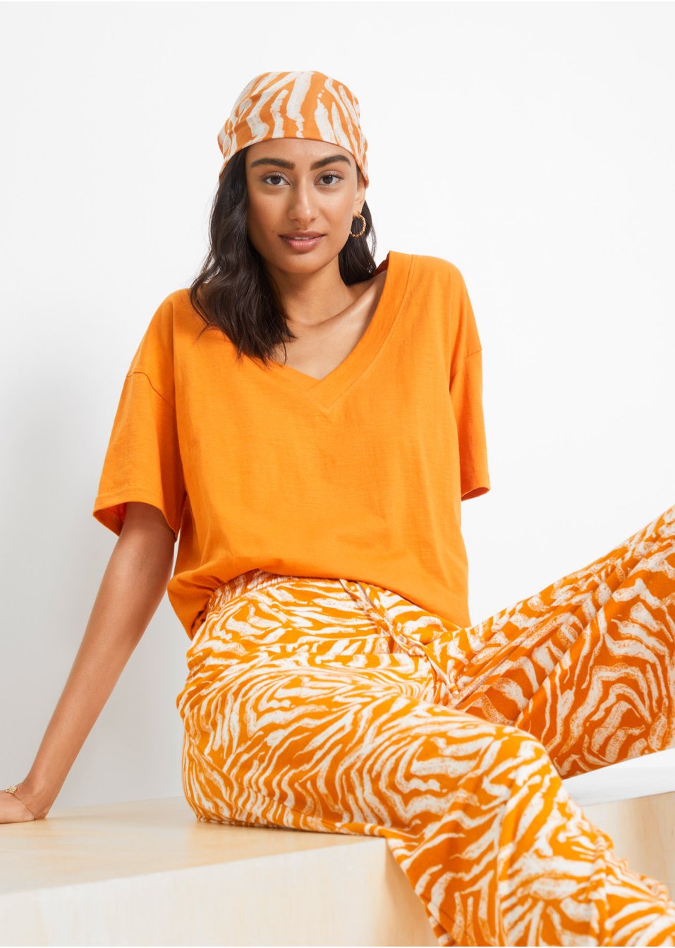 T-shirt avec décolleté en V plongeant