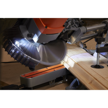 BLACK+DECKER 1600W 216mm afkort- en verstekzaag BES700-QS
