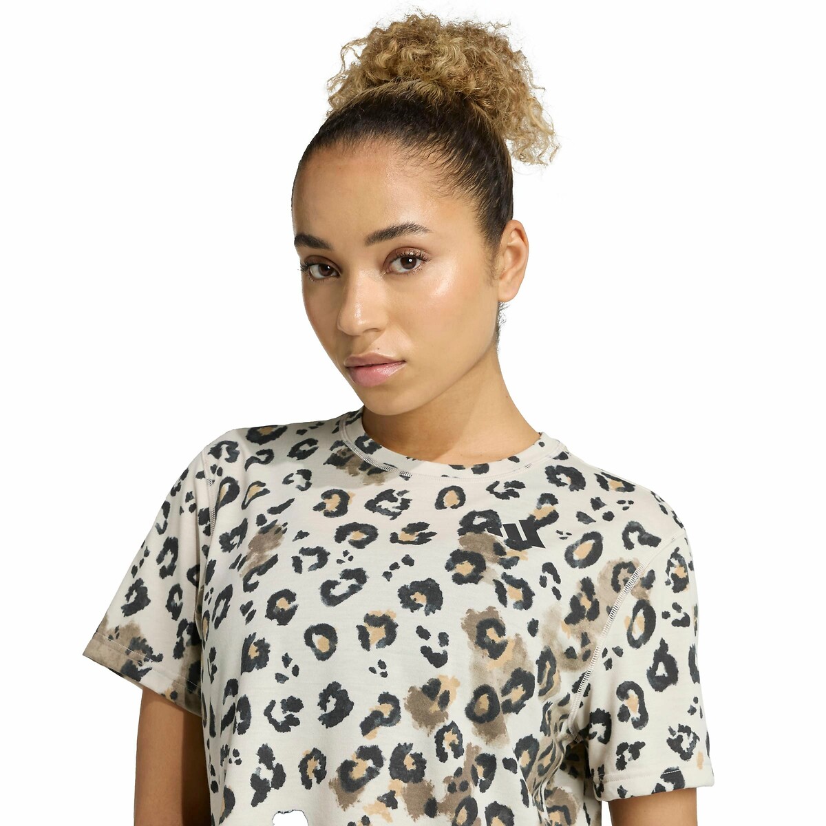 Camiseta esportiva adidas Performance com estampa de leopardo