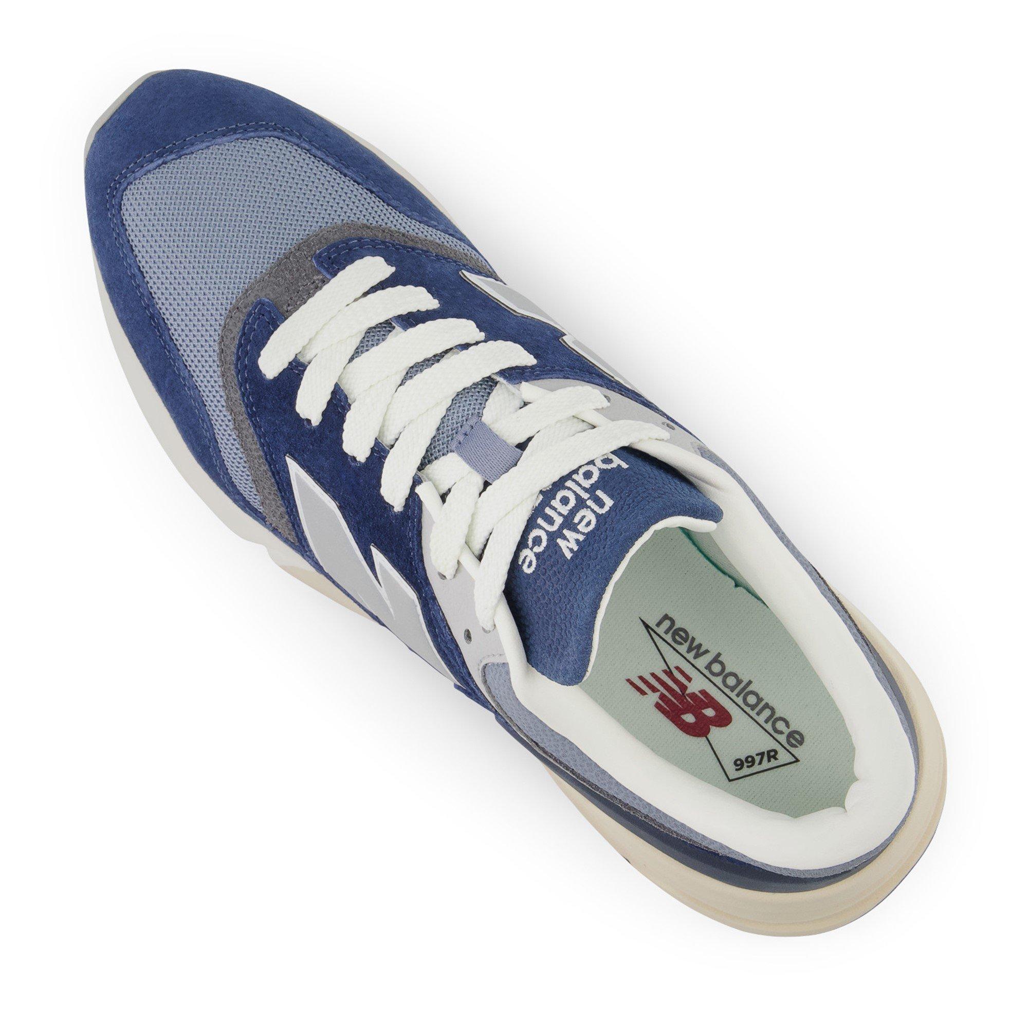 New Balance 977R Trainers