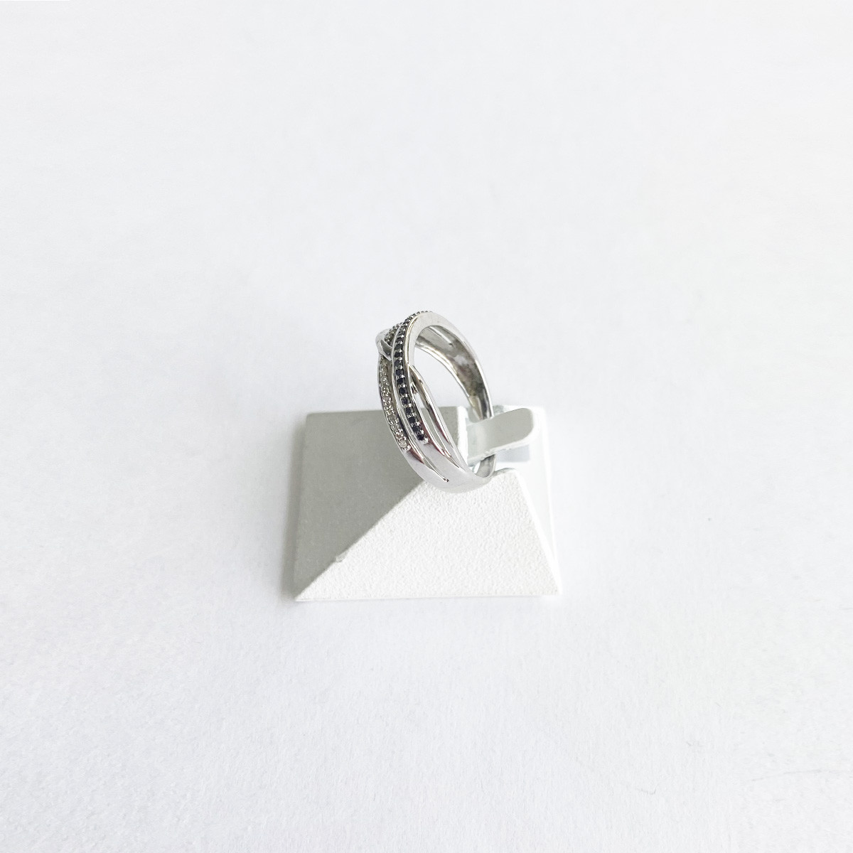 Bague d'occasion or blanc 375 diamants noirs blancs