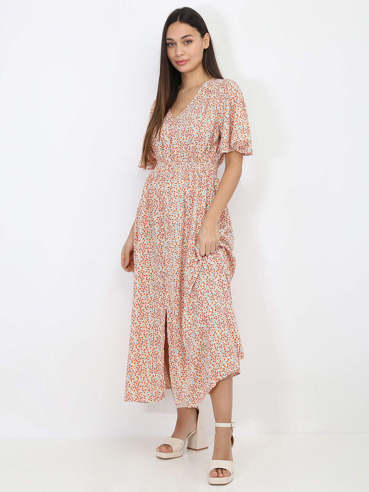 Robe longue fendue à pois et smockée- beige_multicolore