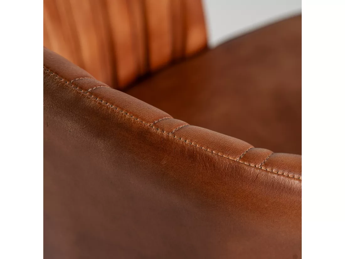 Chaise en peau marron en 50x51x76 cm