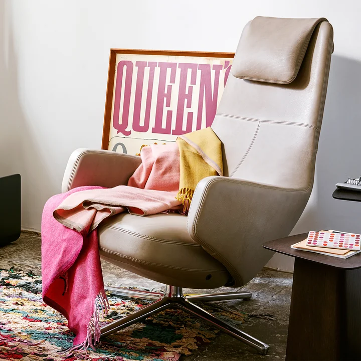 Vitra - Repos Sessel und Ottoman, Leder premium sand, Aluminium poliert (Filzgleiter)