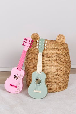 Cloudberry Castle Gitar, Rosa