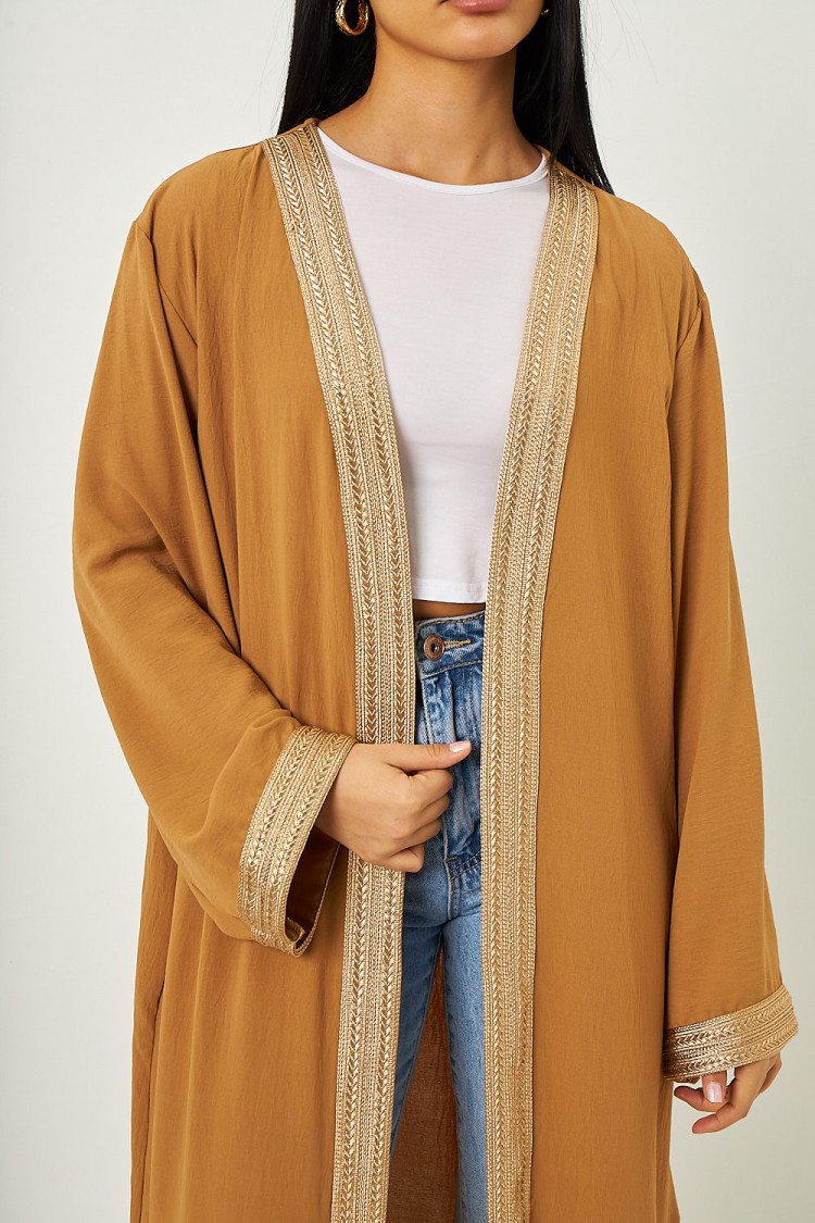 Kimono beige foncé ceinturé empiècement doré