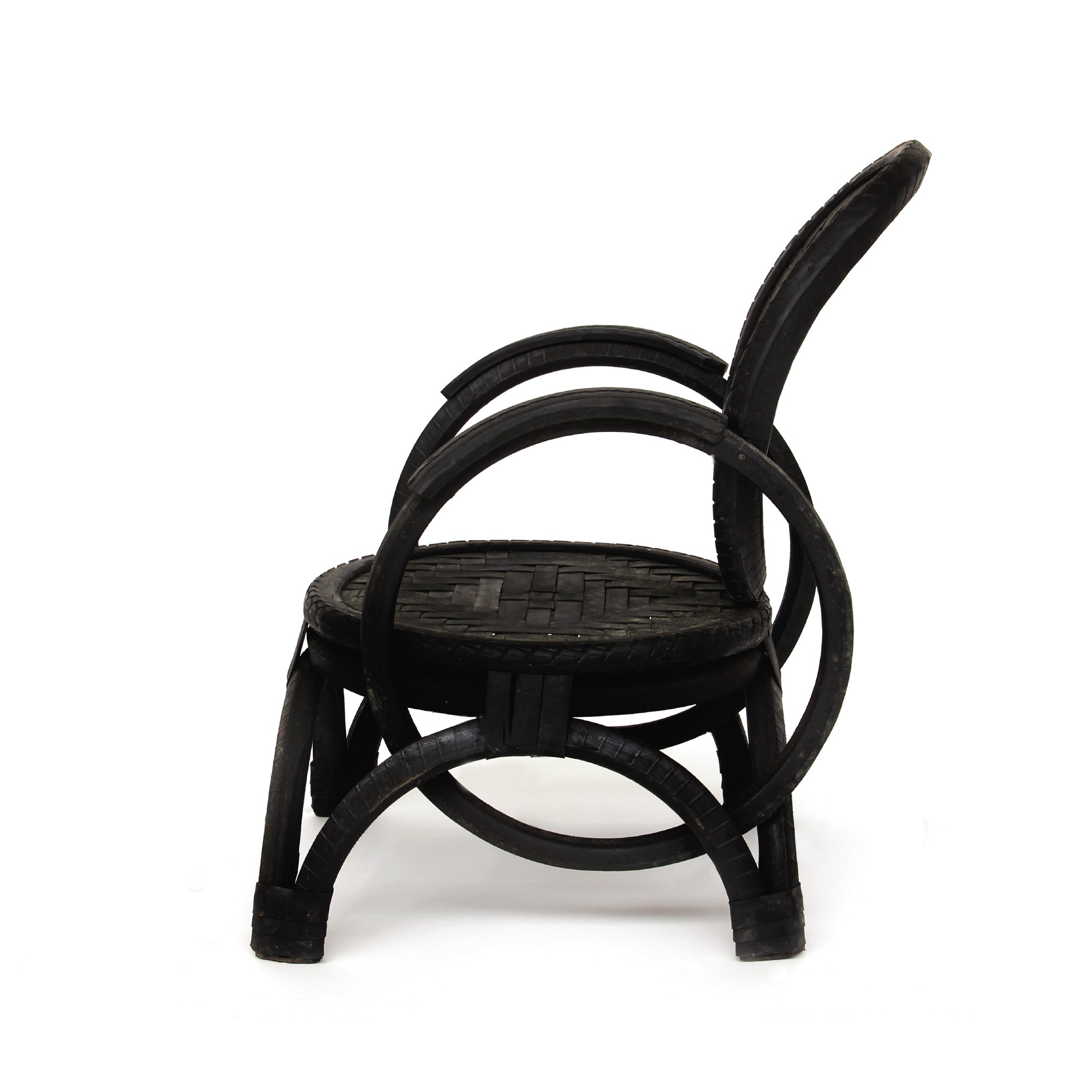 Sessel aus Autoreifen, schwarz, T 58 cm, B 52 cm, H 93 cm von fischer's lagerhaus