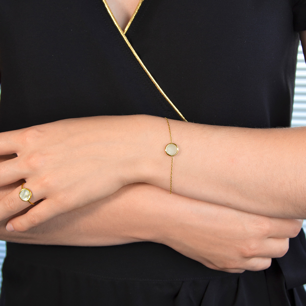 Bracelet or 750 jaune nacre blanche ronde 18.5 cm