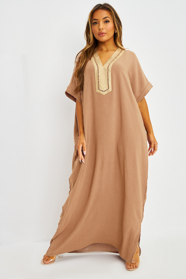 Abaya beige à broderies dorées