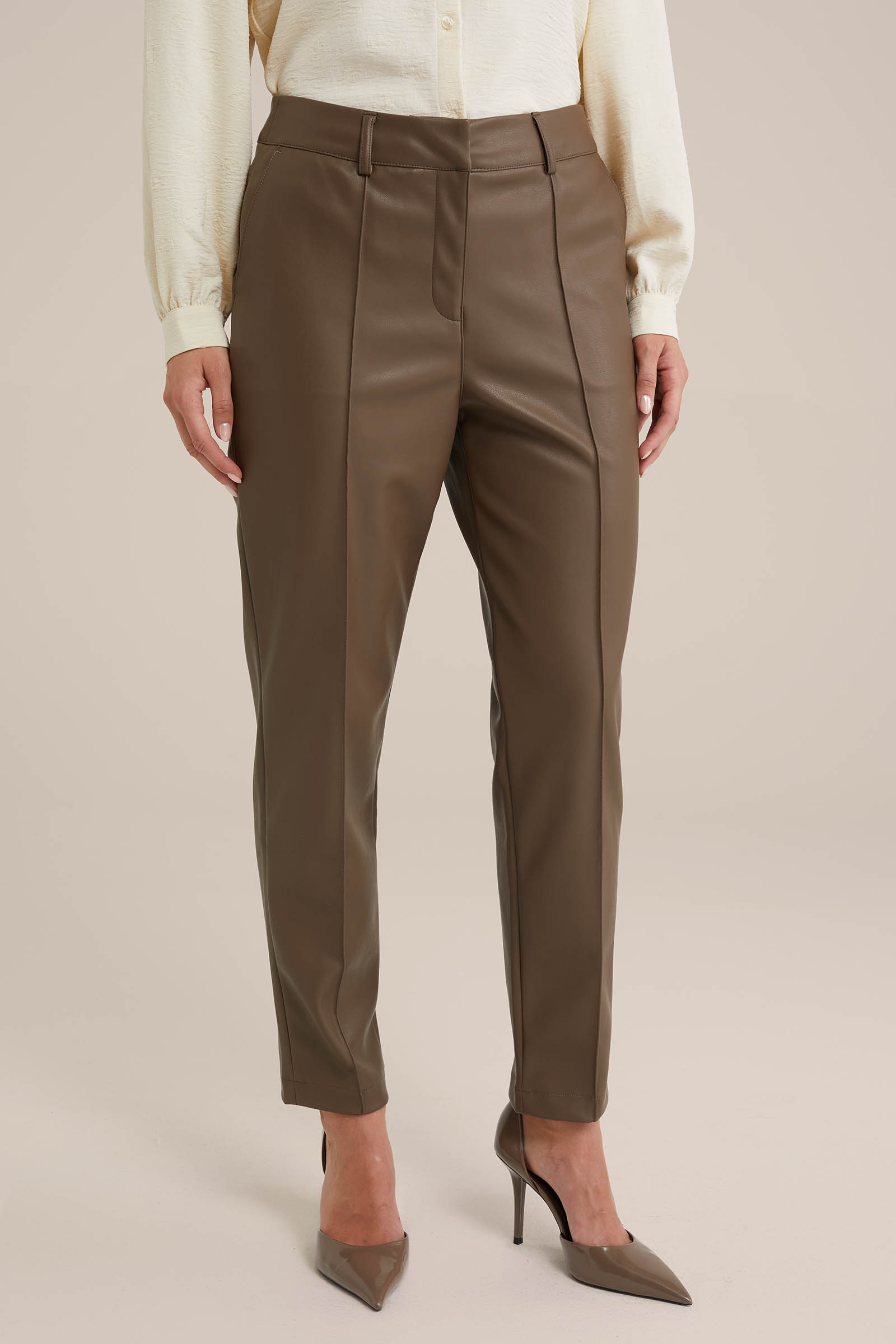 regular fit broek van imitatieleer WE Fashion Lichtbruin