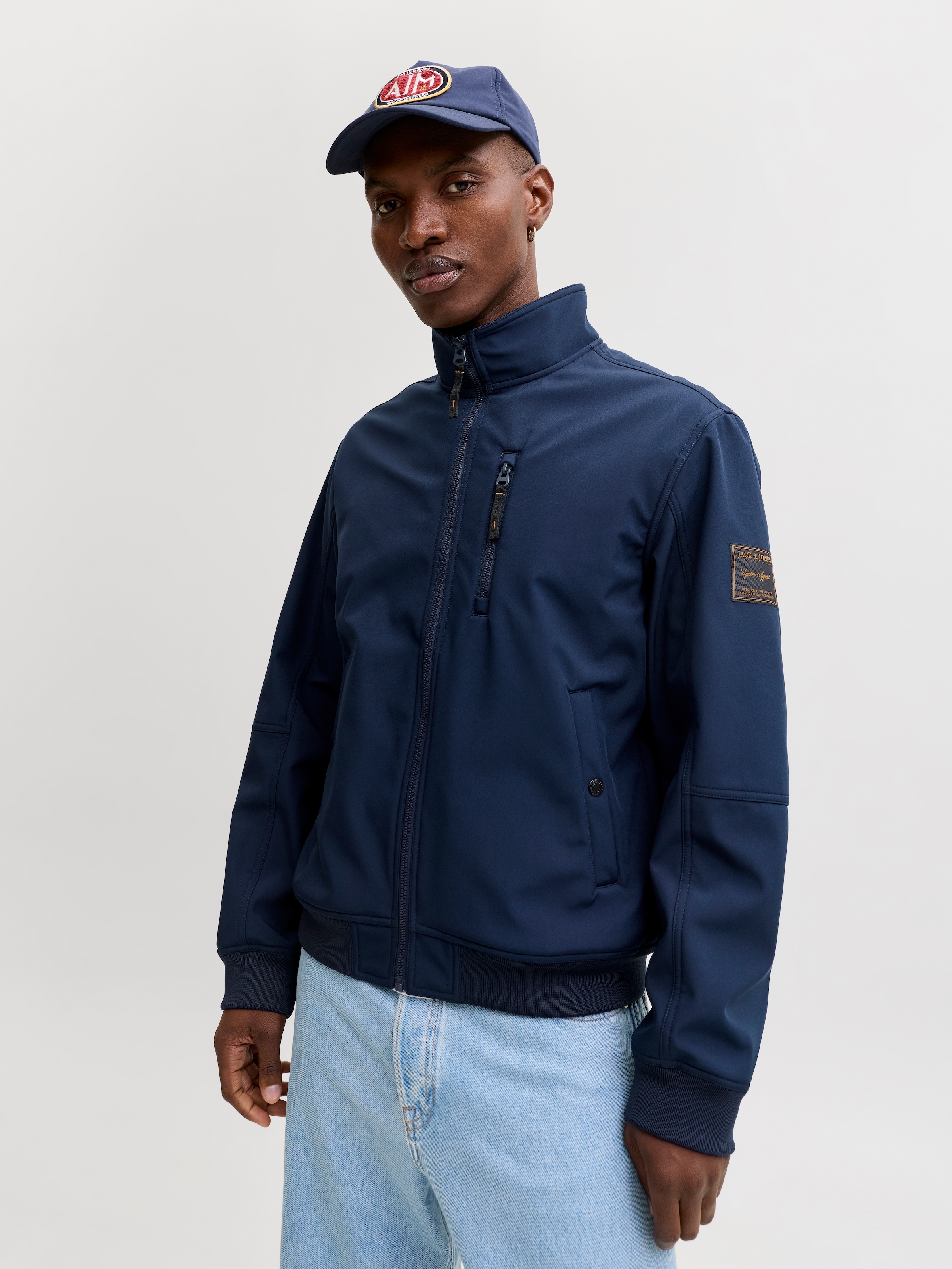 Jack & Jones Softshelljacke »JJEPARKER SOFTSHELL BOMBER SN« mit Brust-Reissverschluss