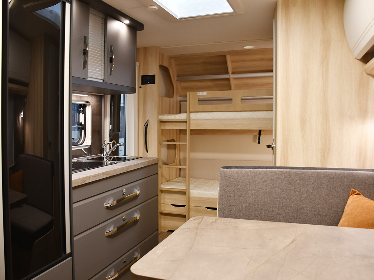 Hobby De Luxe 490 KMF 2026 caravan