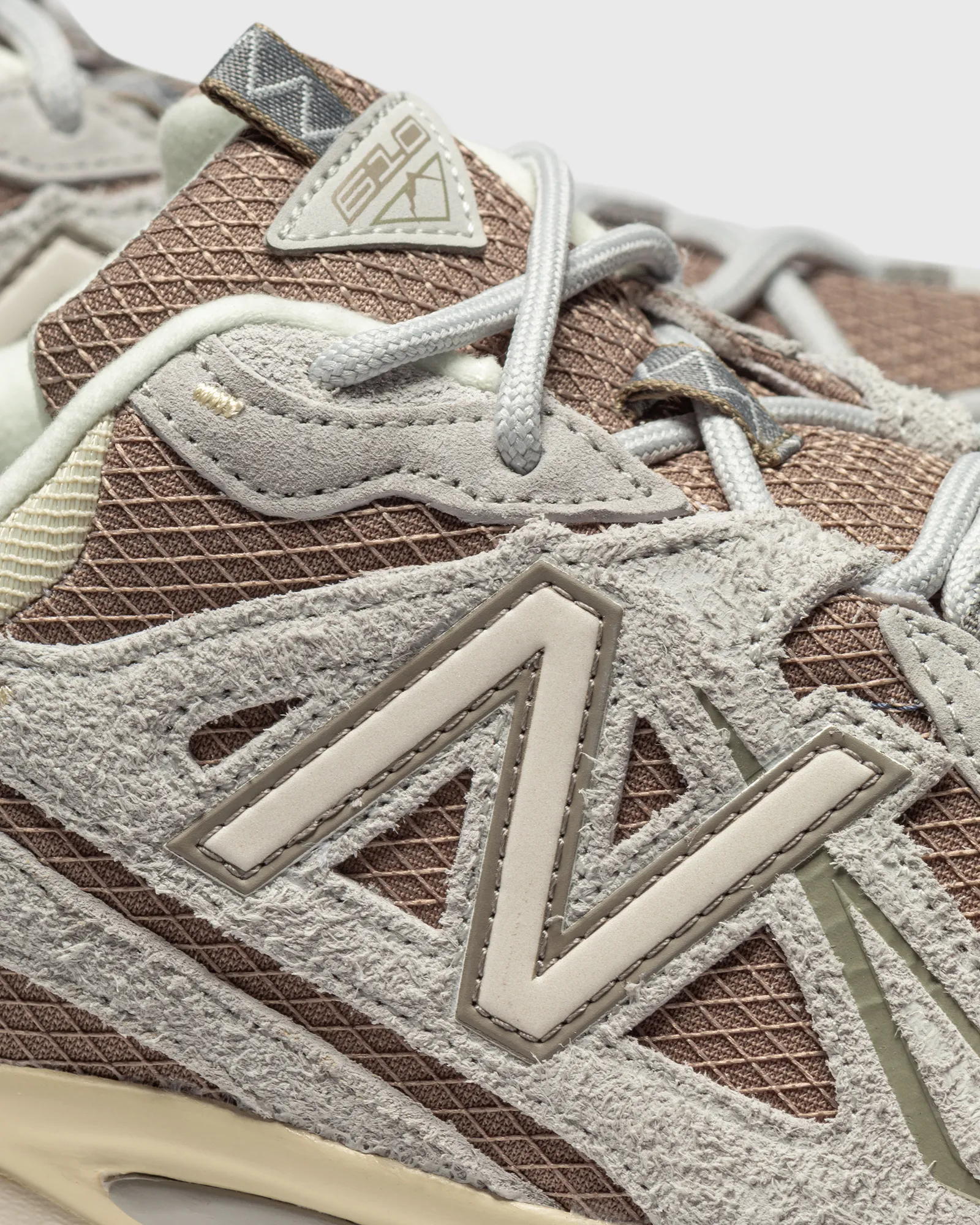 New Balance 610v1