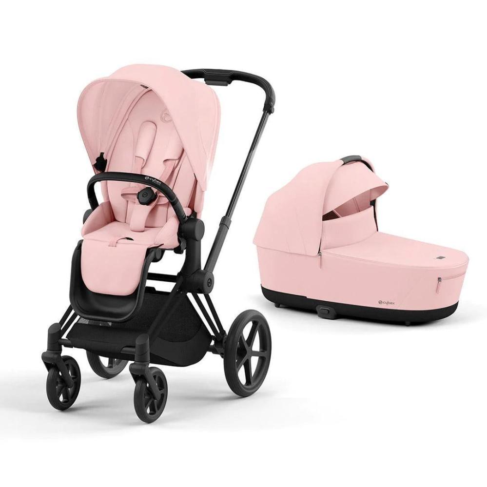 Carrinho de bebê Cybex Priam V4 na cor rosa pêssego com estrutura preta fosca