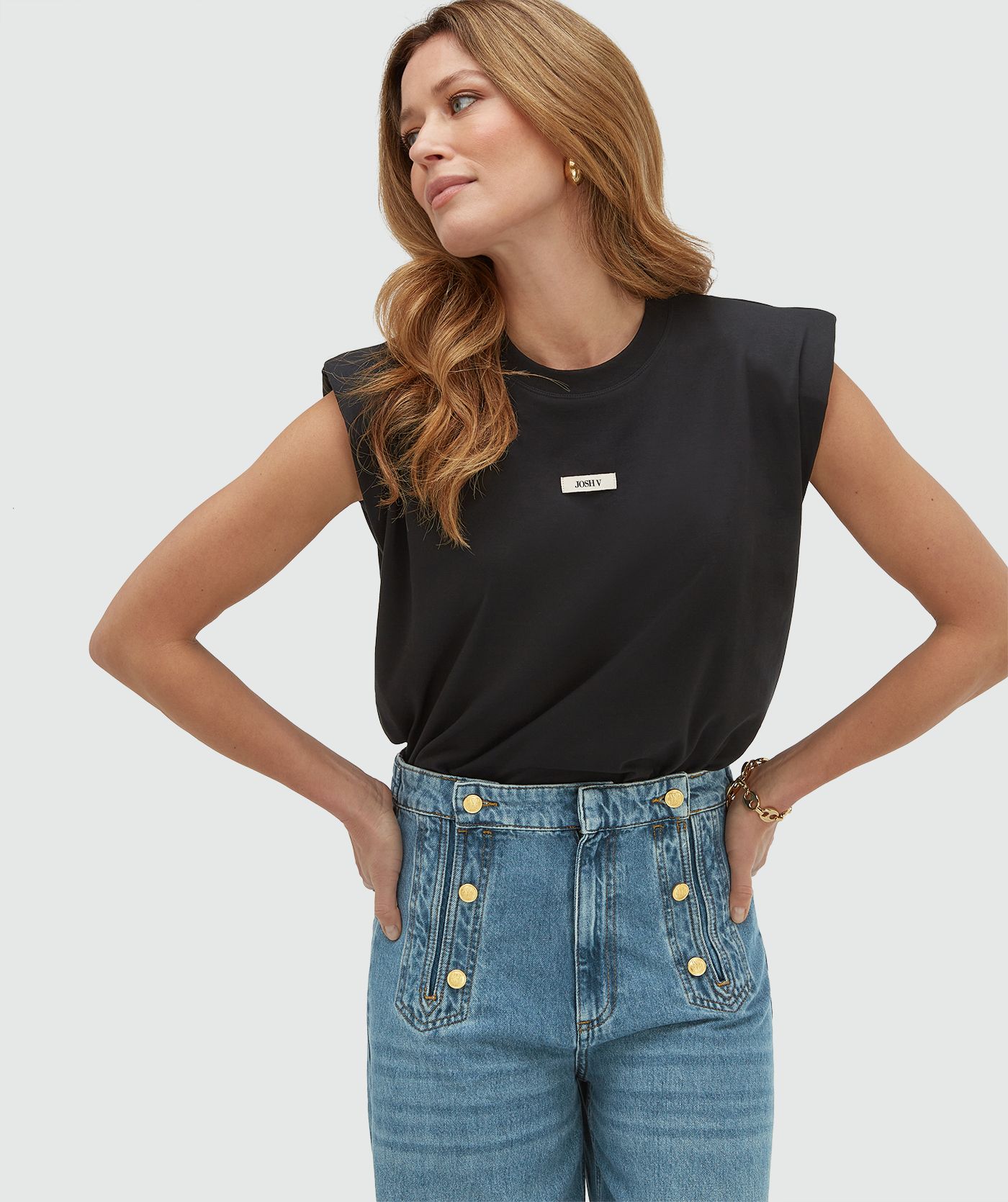 SUE T-shirt met schoudervulling - black
