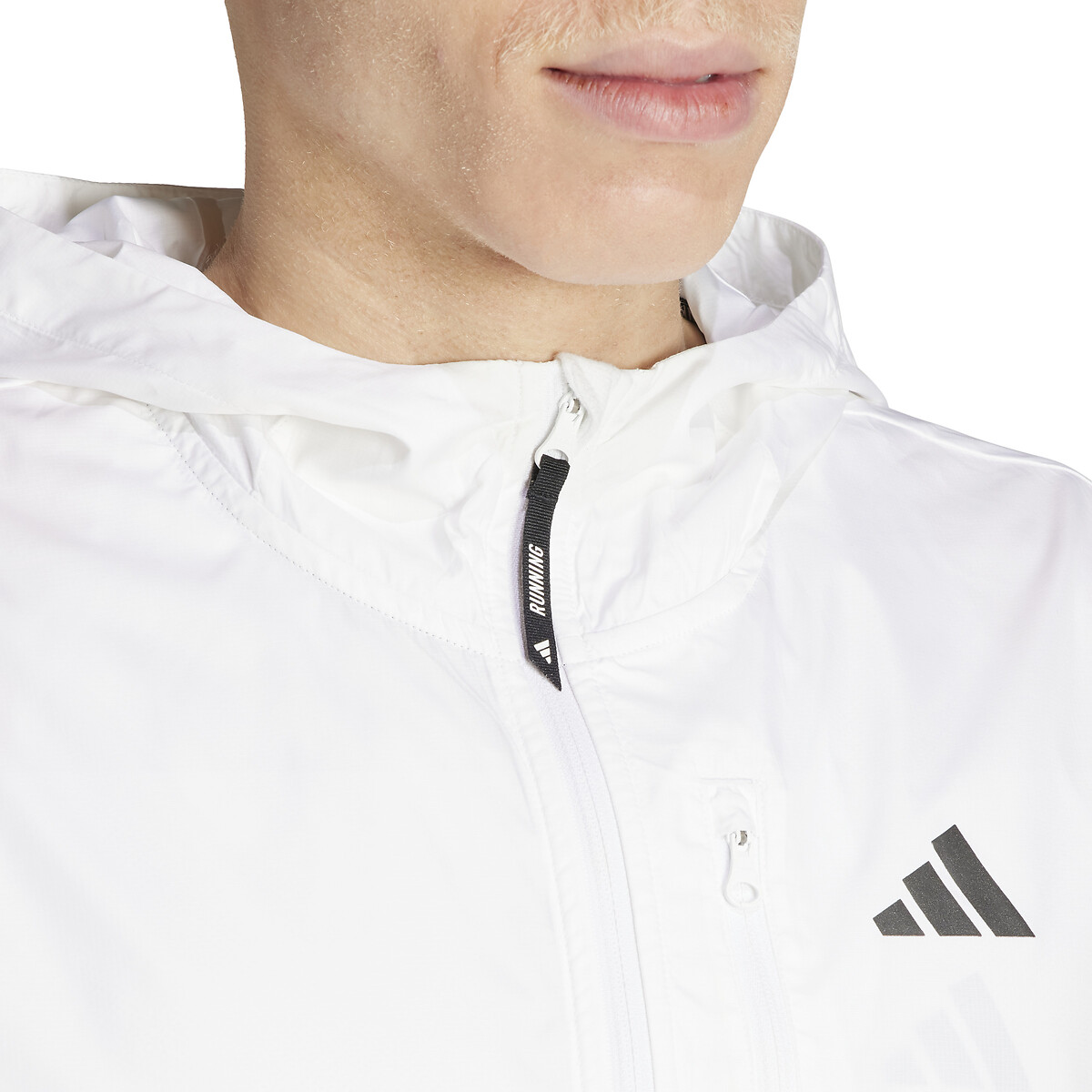 Jaqueta de corrida adidas Performance com logo pequeno e 3 listras
