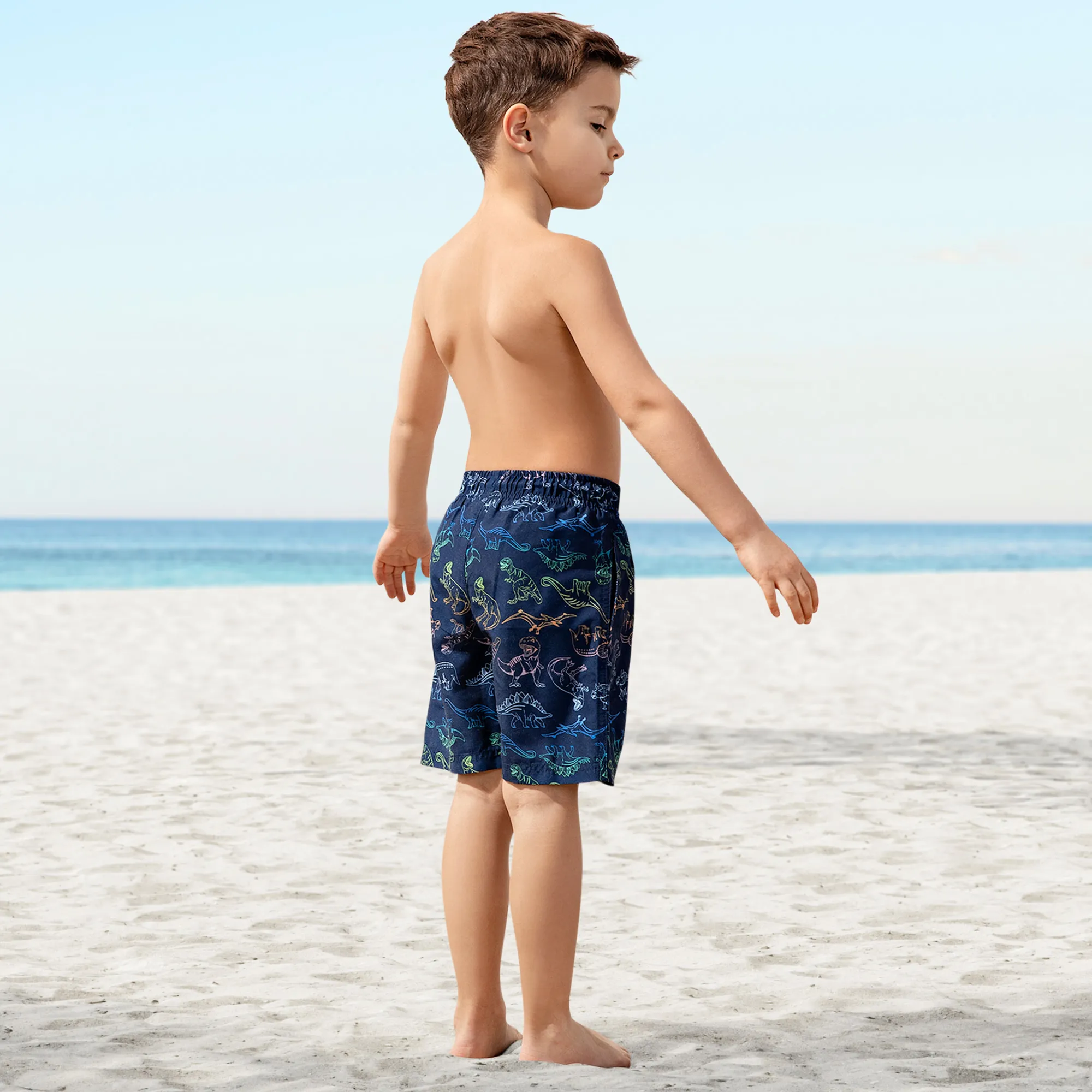 Jungen-Badeshorts mit Dino-Muster