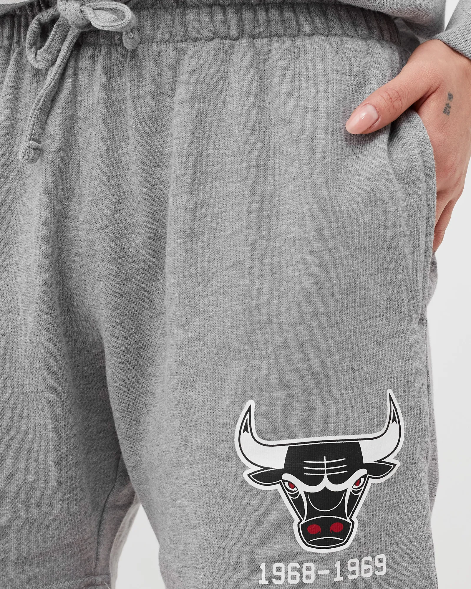 Mitchell & Ness WOMENS LOGO SHORTS