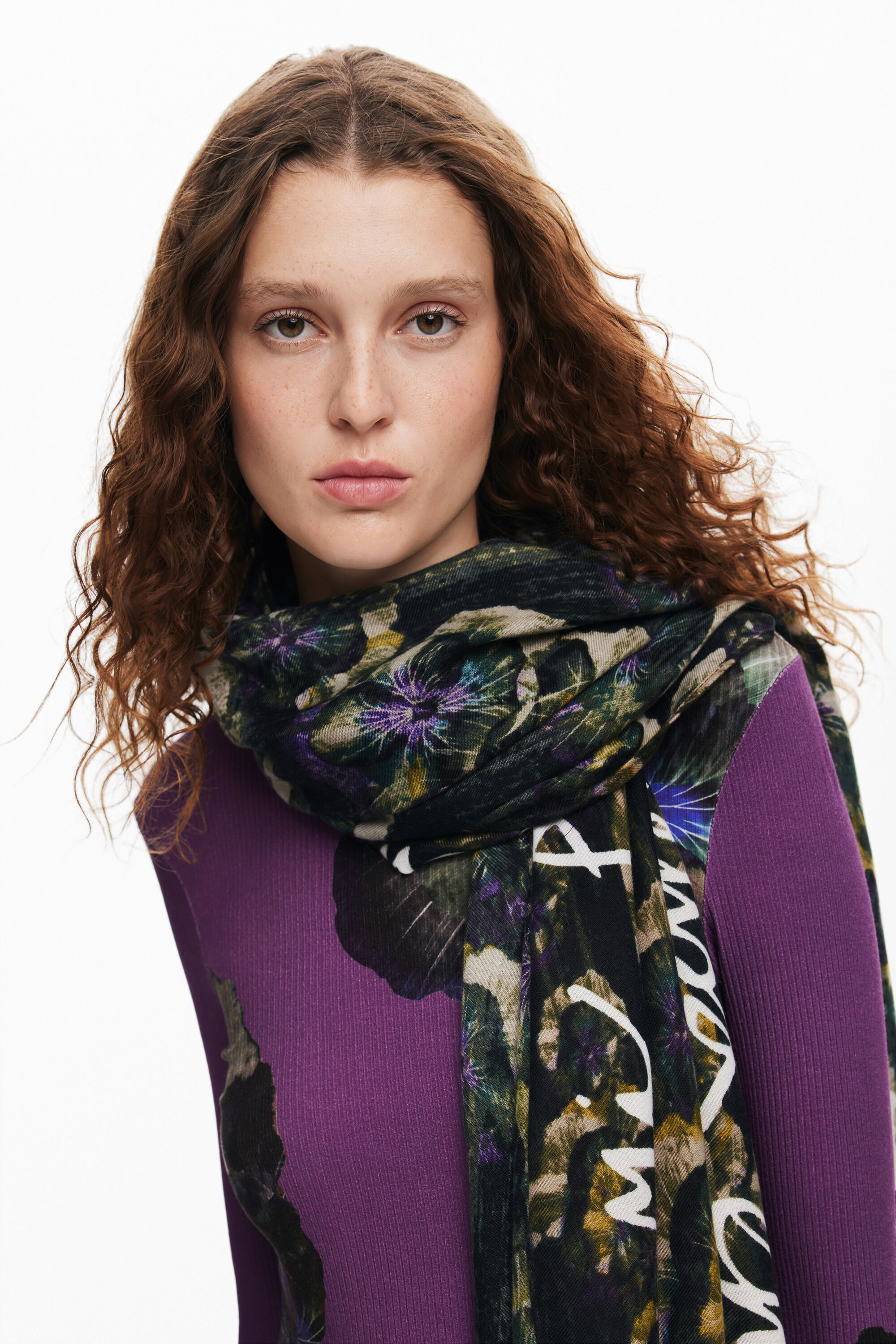 Lenço floral M. Christian Lacroix