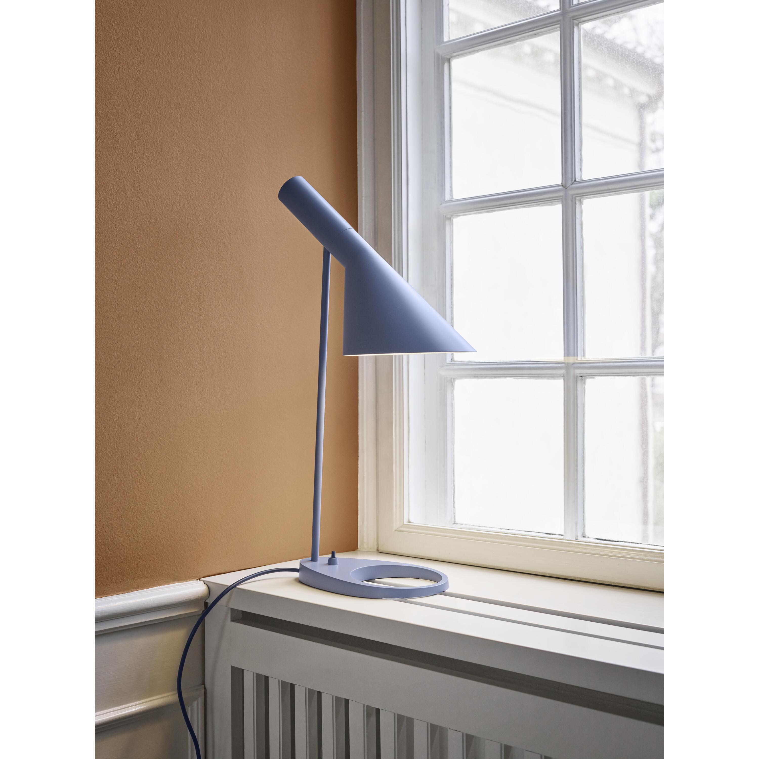 Louis Poulsen AJ bureaulamp Electric Orange