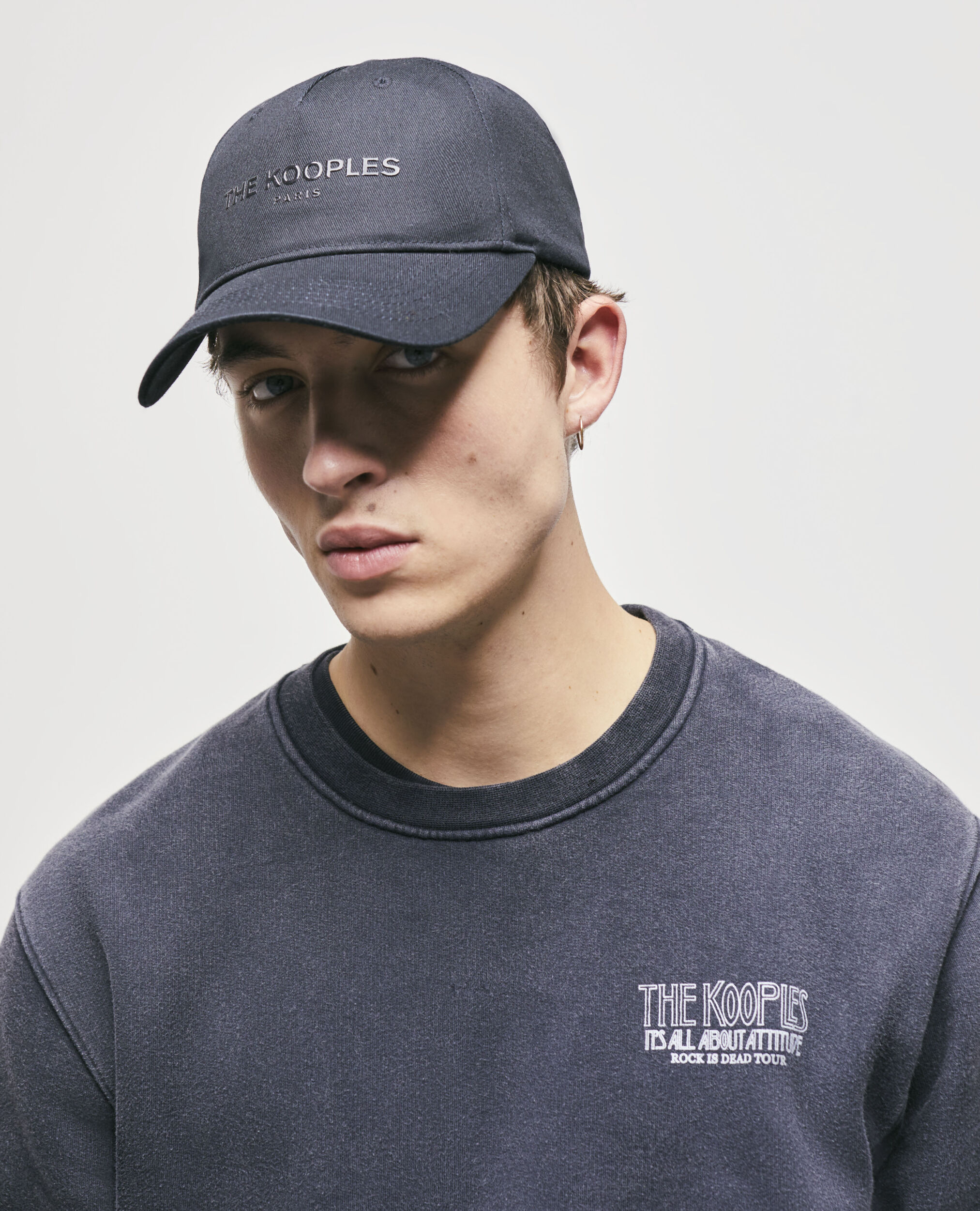 Casquette coton noire à logo ton sur ton