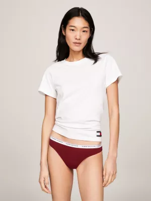 Conjunto com 3 unidades de tangas premium com logo repetido da Essential