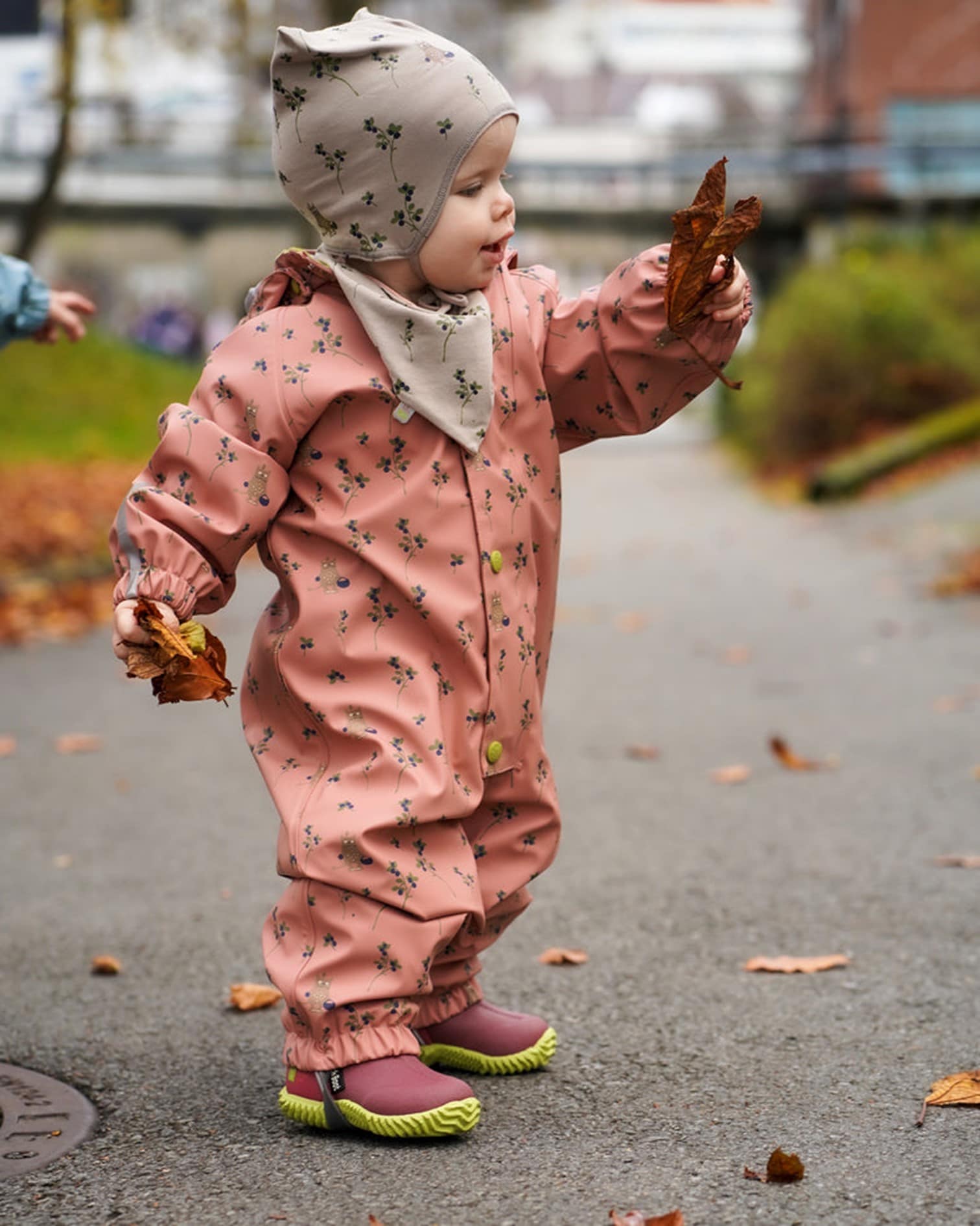 Kattnakken Babyregndress Dugg<br>En stor favoritt hos både barn, foreldre og barnehager!