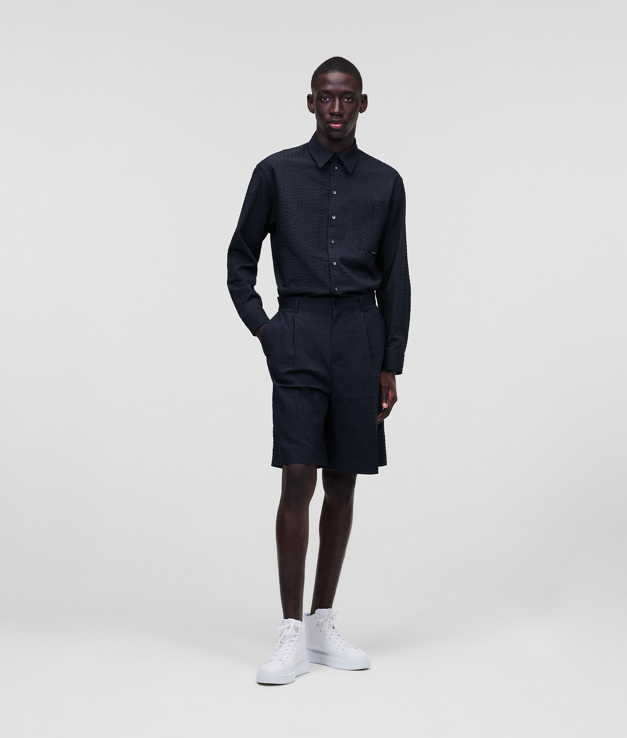 CHEMISE EN SEERSUCKER À FINES RAYURES