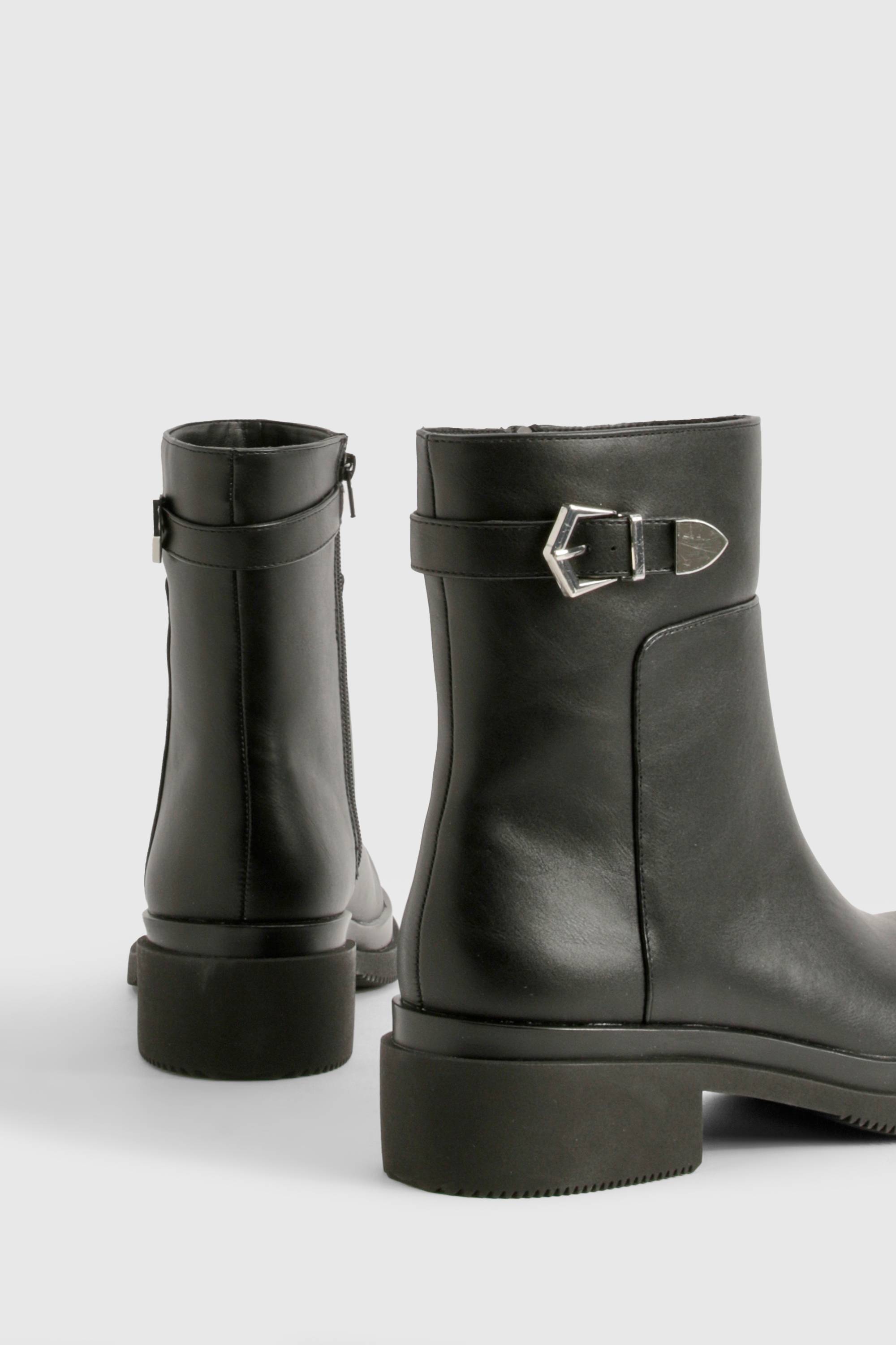 boohoo Bottines Chunky à Détails Boucles Coupe Large