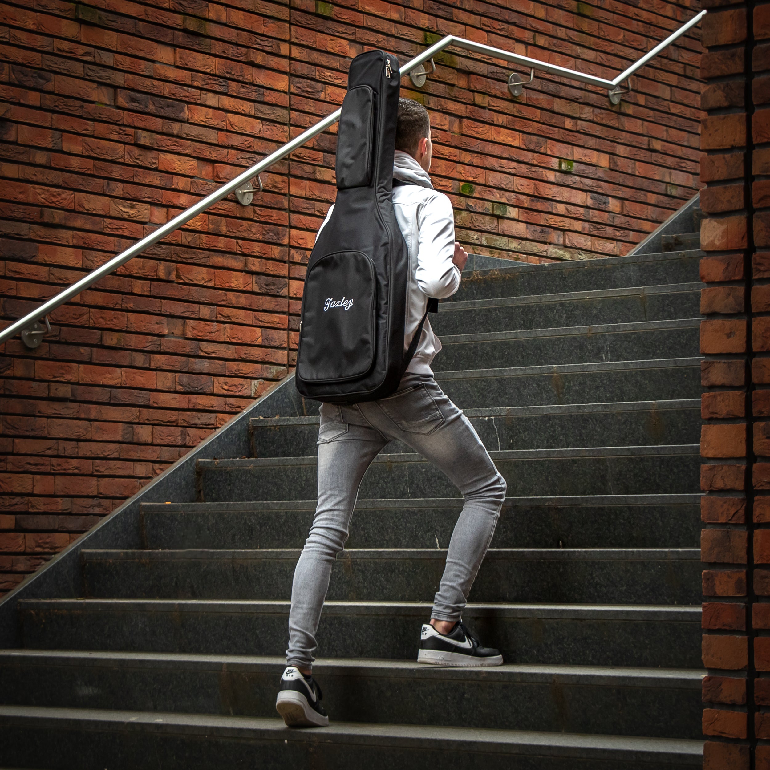 Fazley Carrier D4EB Deluxe gigbag voor elektrische gitaar zwart