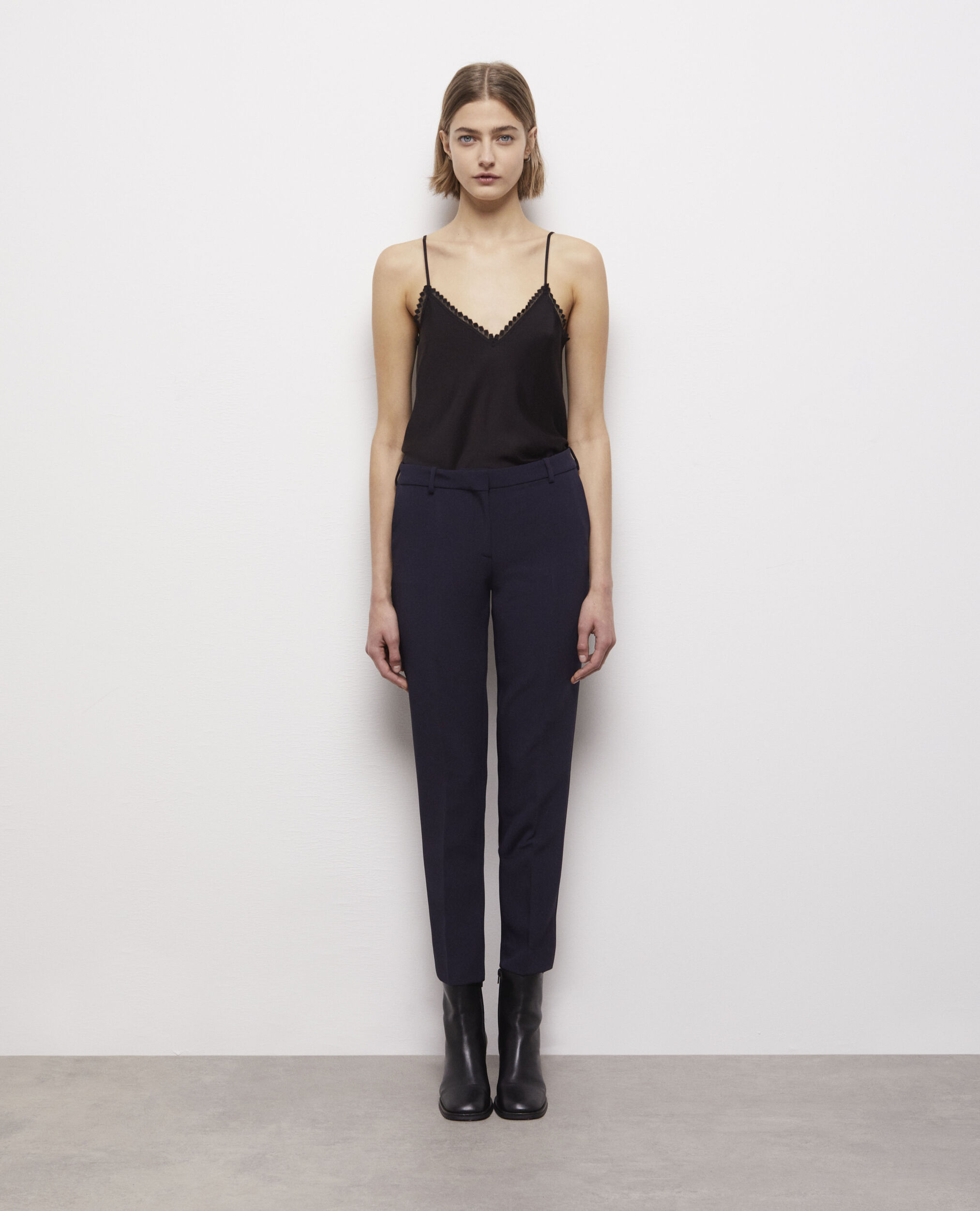 Pantalon de costume en crêpe bleu marine
