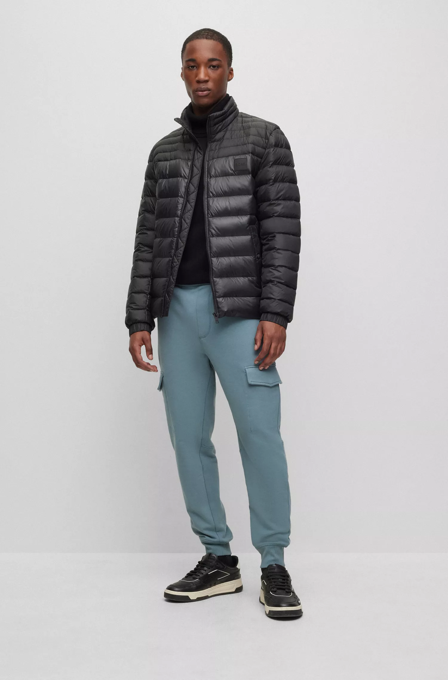 Calça de fato de treino BOSS laranja, corte regular, com bolsos cargo.