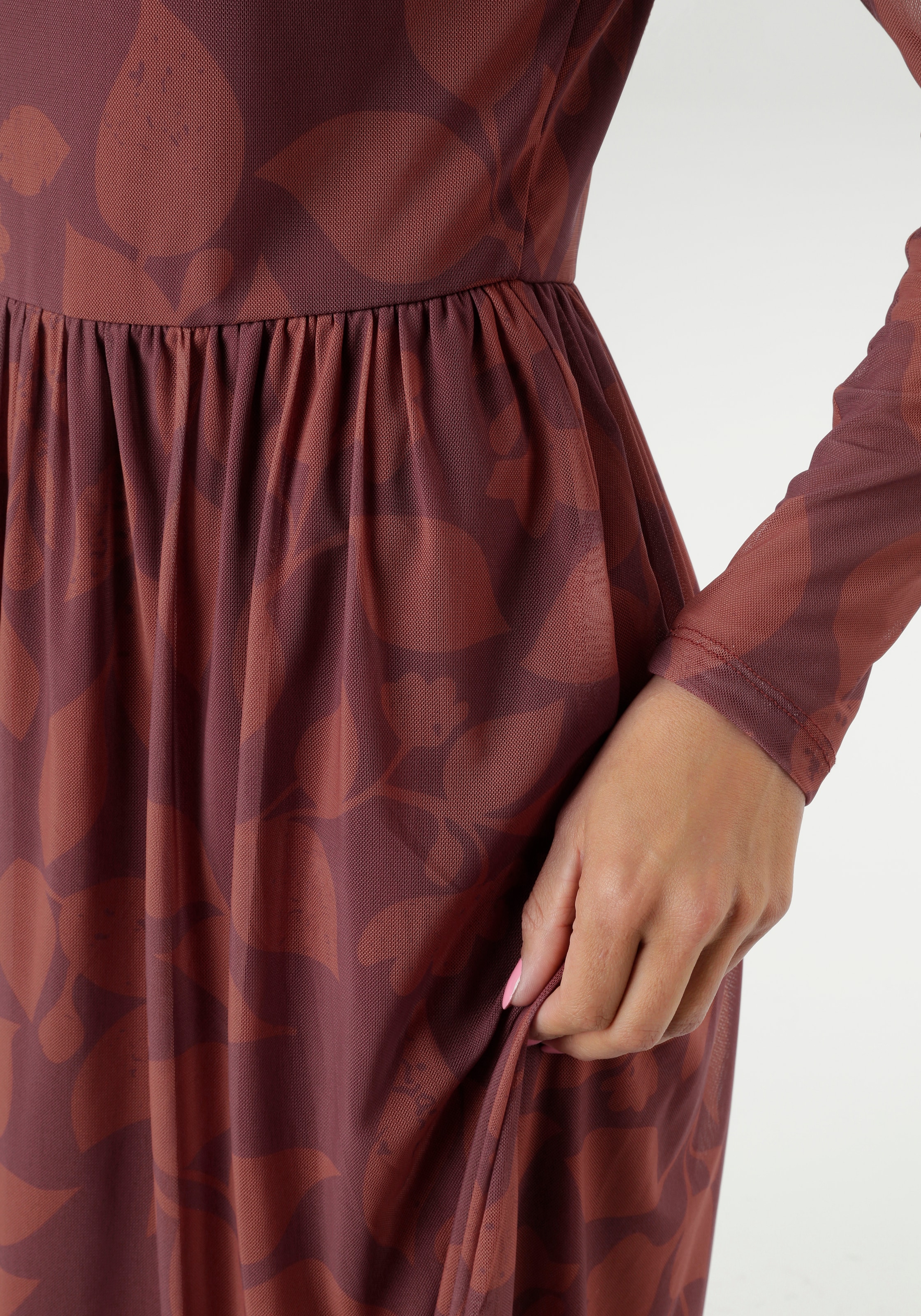 Aniston SELECTED Midikleid mit floralem Blättermuster in warmen Brauntönen - NEUE KOLLEKTION